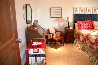 Shelli's apartment guest room 2