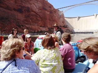 Boat tour dam Boat tour dam